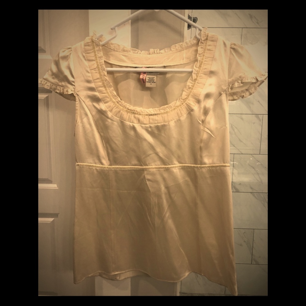 Beautiful fitted silk blouse